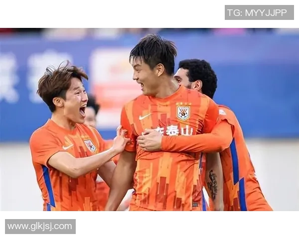 足球明星因受伤骨折痛苦不堪的瞬间揭示运动员脆弱的一面 足球明星因受伤骨折痛苦不堪的瞬间揭示运动员脆弱的一面